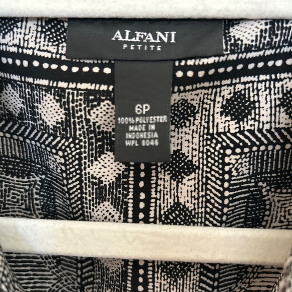 Dress - Picture 3 of 4